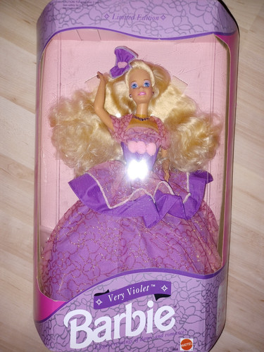 Barbie bambola molto viola