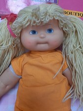 BAMBOLA CAMILLA CON IL