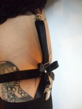 1 Giarrettiera A Unità Elastici Neri Giro Coscia Due Clip Metallo