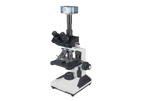 Microscopio trinoculare medico