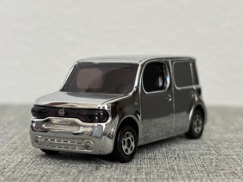 Tomica nissan cube - 17, versione