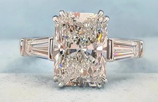Anello di lusso con diamanti