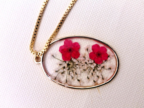 Collana con ciondolo ovale - , e