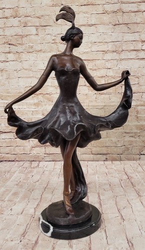 Scultura bronzo fatta a - in,