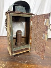 Lanterna antica a petrolio da