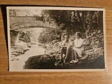 20209. Fotografia cartolina donna  bambino anni 40 probabilmente Germania 12x9