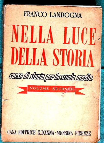 Libro scolastico nella luce - scolastico,
