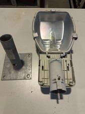 Faro armatura stradale , lampione esterno da 75w completo di staffa a muro