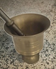 Mortaio in Ottone Anni 50/60 Vintage Misure Alt.10 X 09 X 06 Cm. Pestello Cm.16.