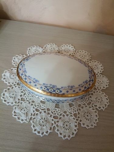 Vecchio portagioie ovale