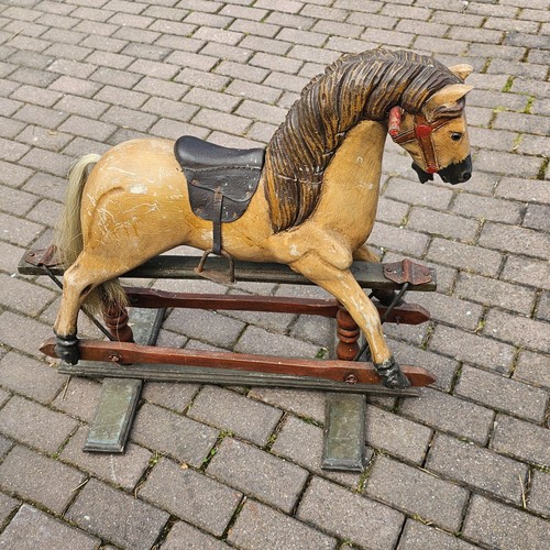 Vecchio cavallo legno a - vecchio,