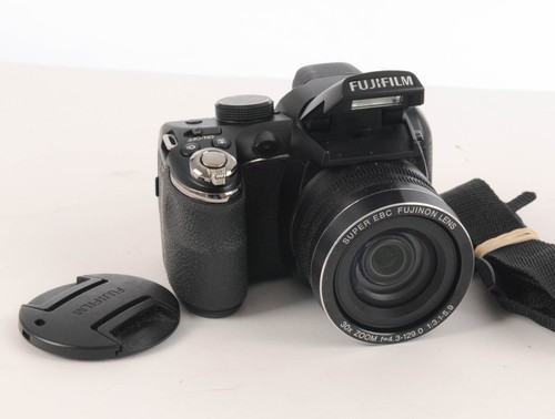 Fuji finepix s4900 30x - fuji,