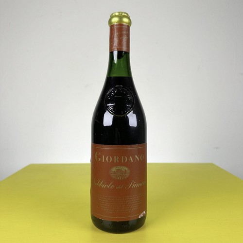 Bottiglia vino nebbiolo - bottiglia,