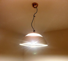 Lampadario vintage molto elegante originale anni 70, ottone e vetro traslucido