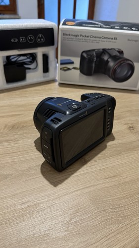 Black magic pocket camera - pocket,