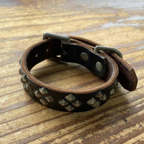 Bracciale htc con - borchie, di