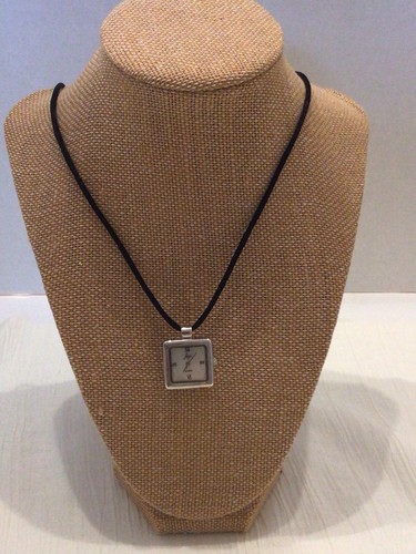Collana con ciondolo orologio