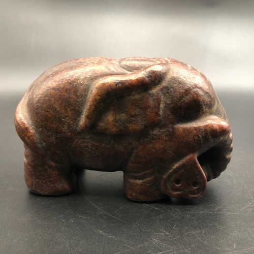 Vecchia statua elefante
