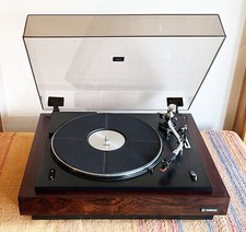 Yamaha YP-700 giradischi
