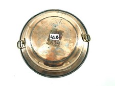 Piccolo piatto da portata in rame stagnato all'interno con due anelli in ottone 