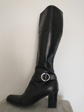 Stivale donna marca Geox in pelle. Colore nero tg 36. Usato in buono stato