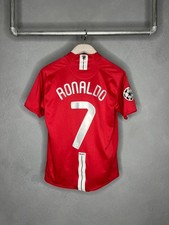 Manchester United •