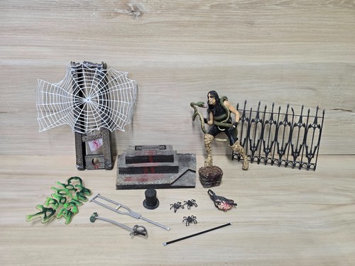 Mcfarlane toys modellino alice - mcfarlane,