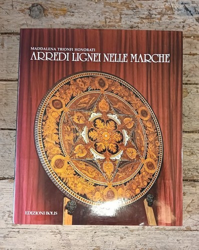 Arredi lignei nelle - , marche