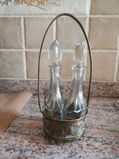 Oliera vintage del ‘900 – Ampolle in vetro con cestino in metallo brunito
