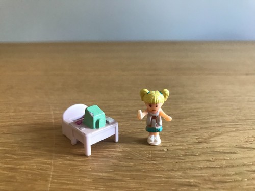 Bluebird polly pocket - polly, figure