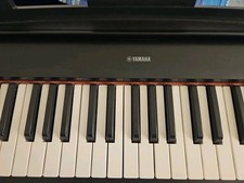 Tastiera Yamaha NP-12 61 Tasti  - Nera Con Supporto E Leggio 