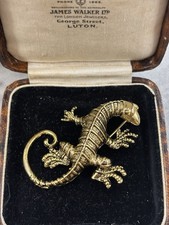 Spilla geco vintage dettagliata spilla testurizzata tono oro figura lucertola rettile