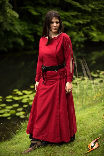 Abito rosso sacerdotessa