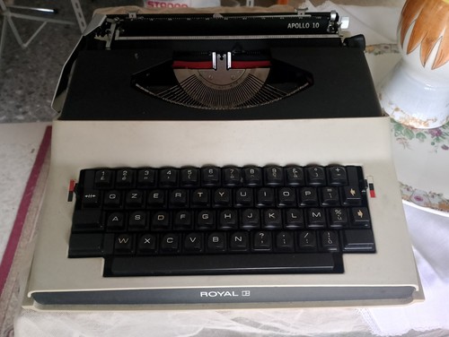Macchina scrivere elettrica - macchina,