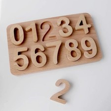 Puzzle giocattolo con tavola