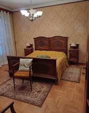 Camera da letto in noce pregiato intarsiata a mano 