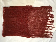 Sciarpa in seta grezza naturale, prodotto artigianale realizzato e tinto a mano.