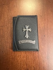 Portafoglio in pelle con cuori cromati nero con ferramenta argento piega magnetica