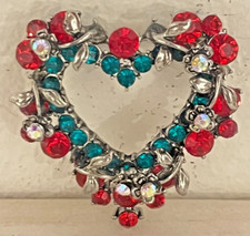 SPILLA MODERNA COLOR ARGENTO con STRASS ROSSI e VERDI - GHIRLANDA a CUORE