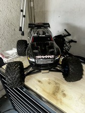 Traxxas Revo 3.3 Nitro con molti aggiornamenti