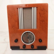 Radio d'epoca in miniatura
