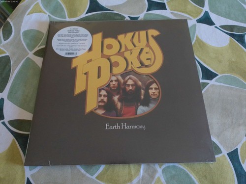 Hokus poke earth - poke, ‎–