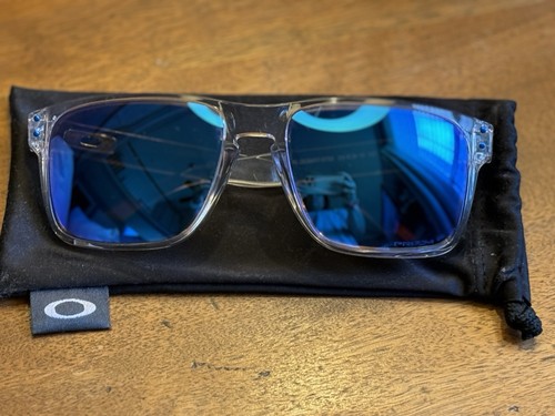Authentic never worn oakley - authentic,