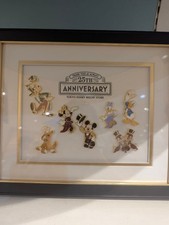 Set distintivo spilla Topolino e amici 25° anniversario Disney Store con corn...