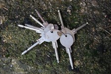 9 CHIAVI A CHIODO D EPOCA