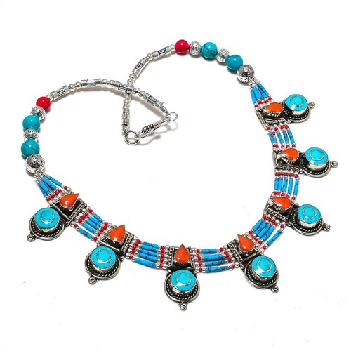Collana con pietre preziose