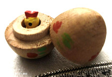 Miniatura vecchio uovo con pulcino fatto a mano in legno apribile vintage Pasqua