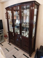 sala da pranzo completa (vetrina, tavolo, sedie, madia e lampadario) 