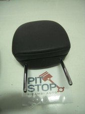 PELLE NERA POGGIATESTA