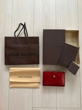 Louis Vuitton M93528